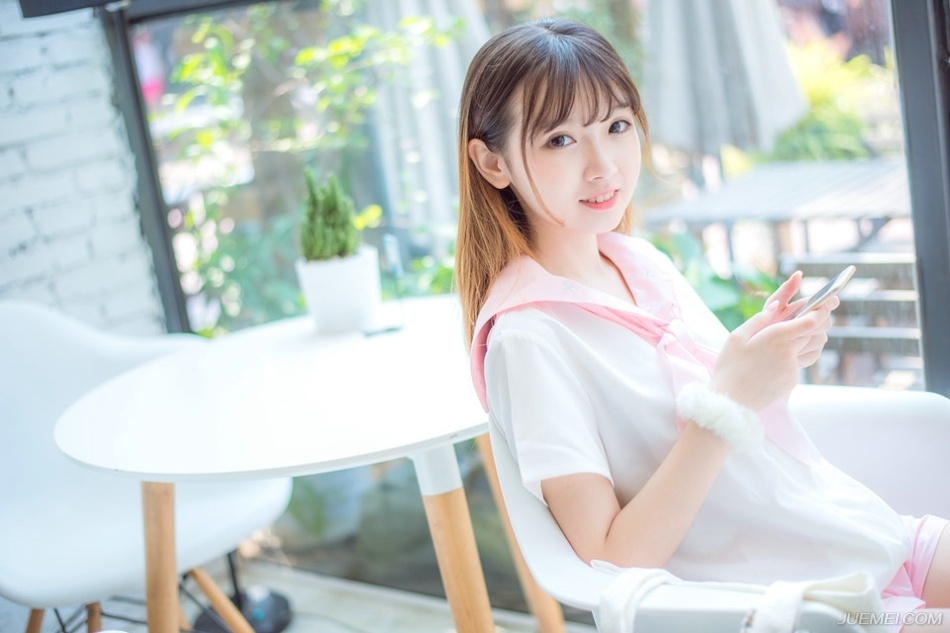 如果爱情不落到--洗衣做饭数钱带孩子这些零散的小事上，是不容易长久的。——三毛《随想》
